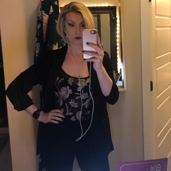 Meet your Posher, Lauren - Picture 6 of 6